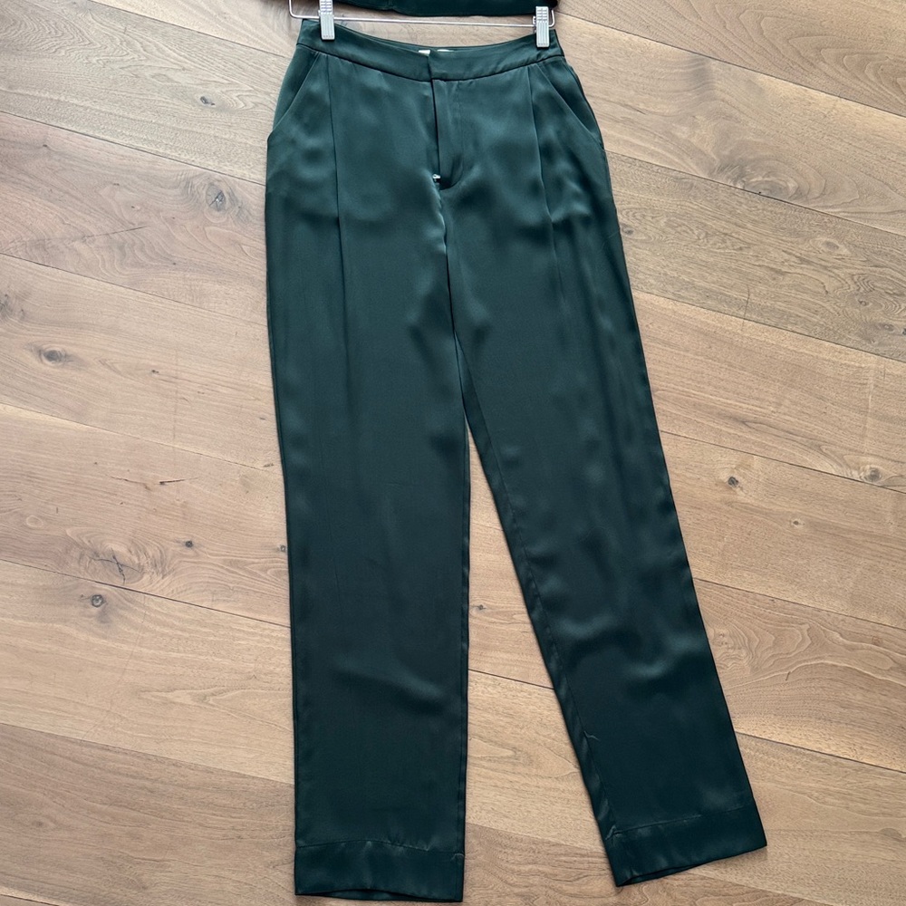 Sablyn green silk set.  NWT Dark Green Pants and  sleeveless top-worn 1x - Picture 4 of 13